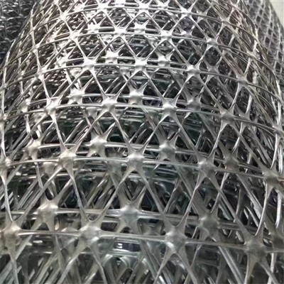 Geomalla plástica triaxial